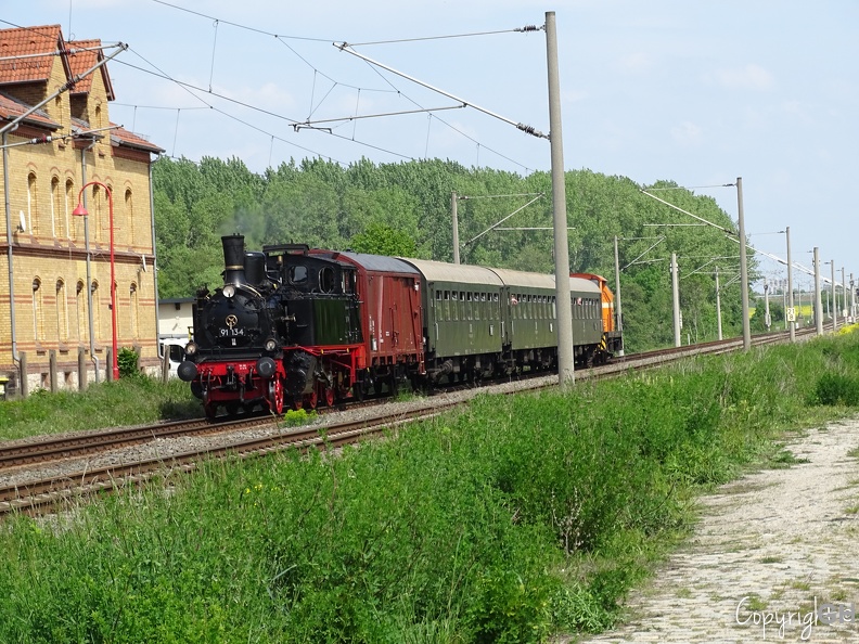 Sonderzug von Leipzig HbF nach Großkorbetha kurz vor der Einfahrt in Kötzschau. Dies war die zweite und letzte Zugfahrt im Rahmen des Bahnhof-festes des Eisenbahnmuseum Kötzschau. DSC01082.JPG