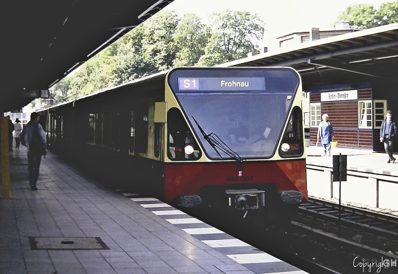 S-Bahn-Triebzug-480-004 DR-Neubau Bl.Wannsee 1990.11