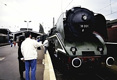 18-201 Hbf-Halle-Gleis1 1990.112