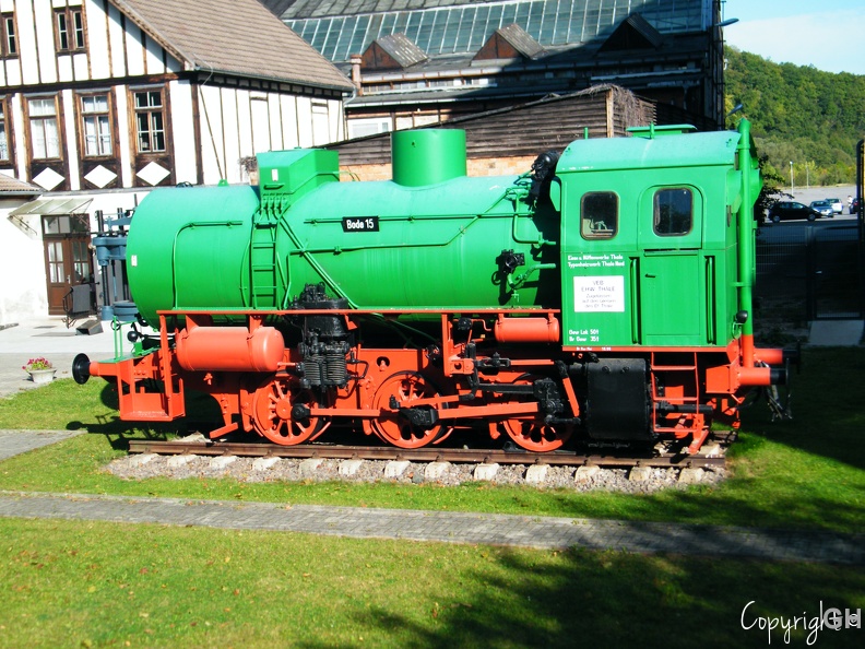 Auf den Museumsgelände ist die museal Hergerichtete Dampfspeicherlok Bode 15 vom ehemaligen VEB Eisen u. Hüttenwerke Thale zu sehen. DSCF2407.JPG